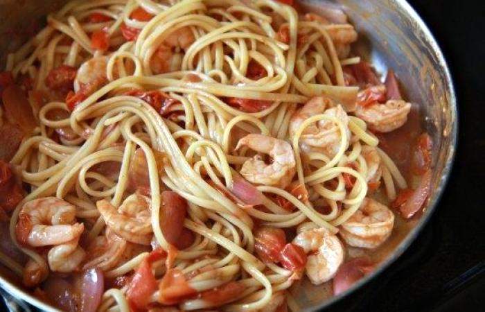 Рецепт Паста с помидорами черри и креветками шаг-7