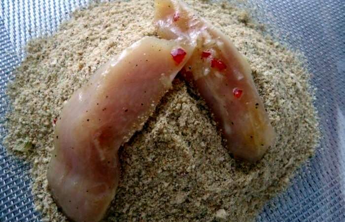 Рецепт Пикантная курица в панировочных сухарях шаг-3