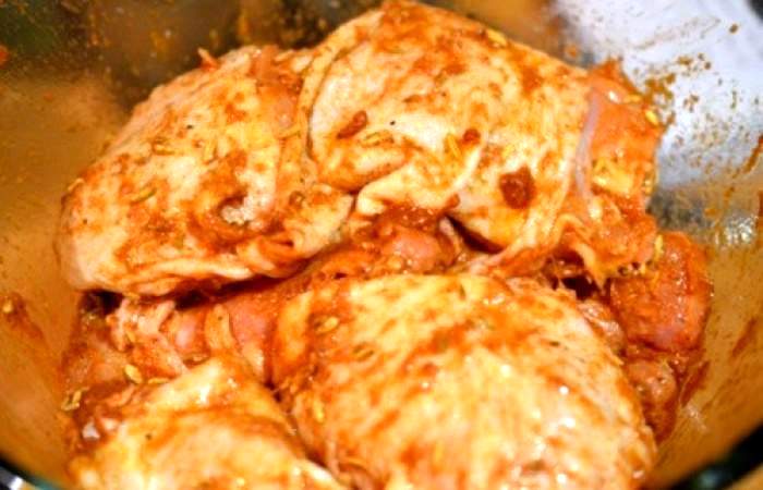 Рецепт Пикантные куриные бедрышки в духовке  шаг-2