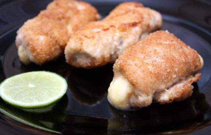 Рецепт Рулетики из индейки с сыром в панировочных сухарях Готовим Мясо Рулетики из индейки с сыром в панировочных сухарях