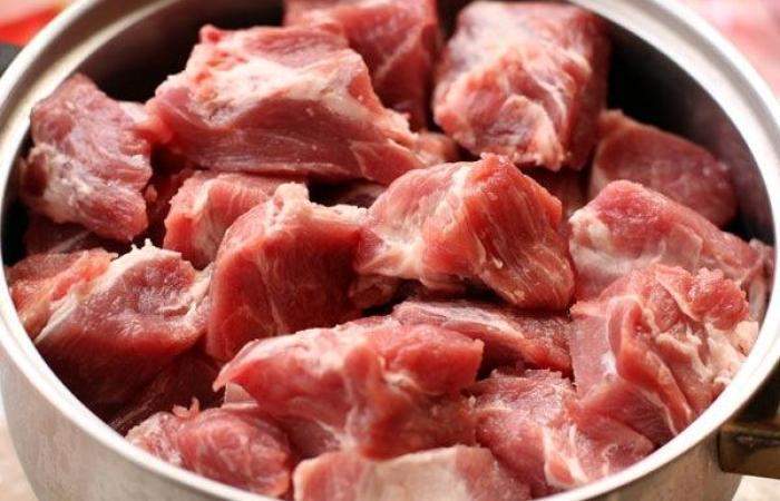 Рецепт Шашлык из свиной шеи с помидорами шаг-1