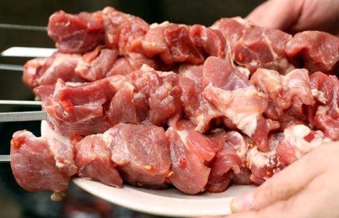 Рецепт Шашлык из свиной шеи с помидорами шаг-5