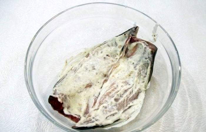 Рецепт Скумбрия, запеченная с грибами под сыром шаг-5
