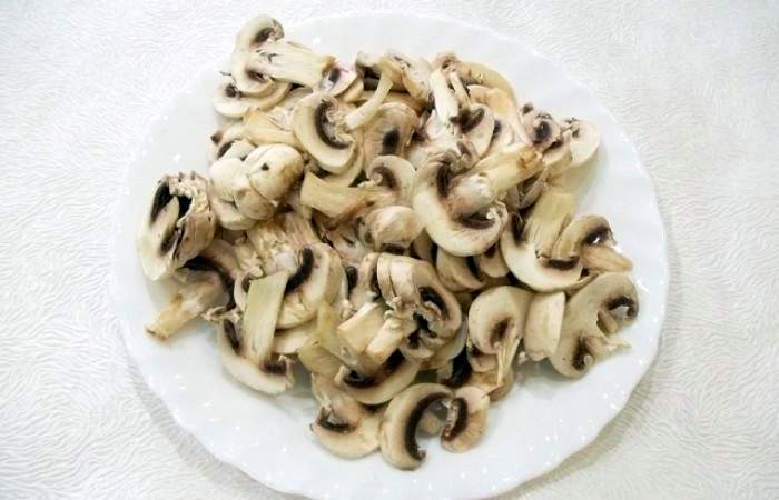 Рецепт Скумбрия, запеченная с грибами под сыром шаг-6
