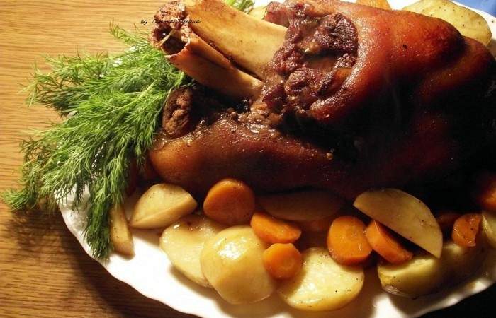 Рецепт Свиная рулька в пиве с медом Готовим Мясо Свиная рулька в пиве с медом