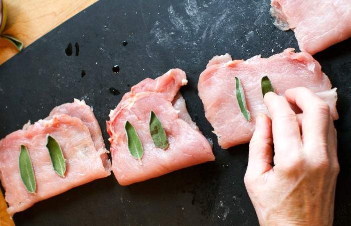 Рецепт Свиные отбивные в беконе шаг-6