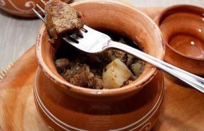 Рецепт Свинина с картофелем в горшочке Готовим Мясо Свинина с картофелем в горшочке
