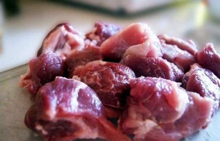 Рецепт Свинина с луком на сковороде шаг-1