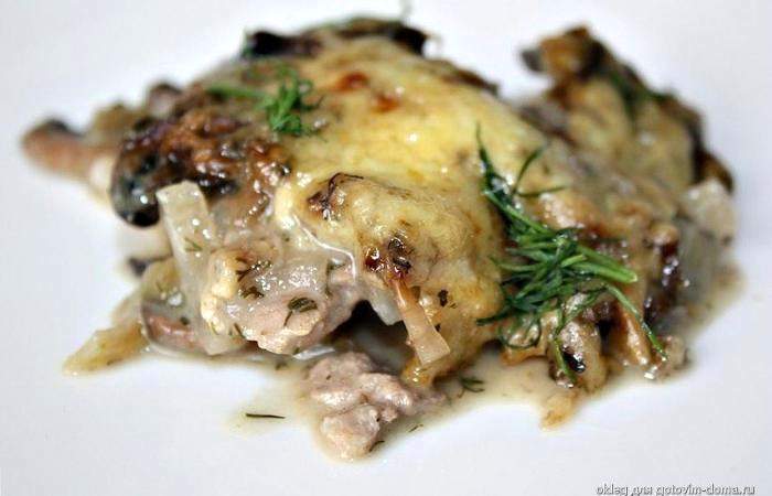 Рецепт Свинина запеченая с шампиньонами под сыром Готовим Мясо Свинина запеченая с шампиньонами под сыром