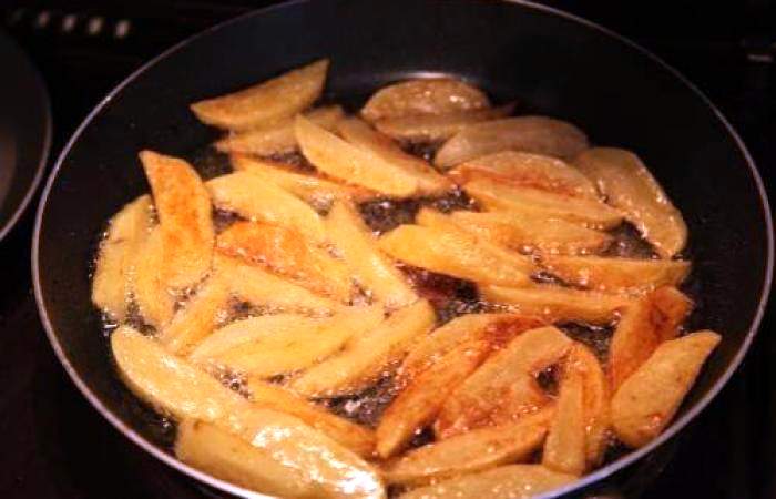 Рецепт Тефтели с картофелем и грибным соусом шаг-9