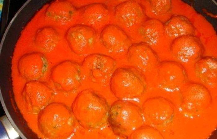 Рецепт Тефтели в томатном соусе с базиликом шаг-9