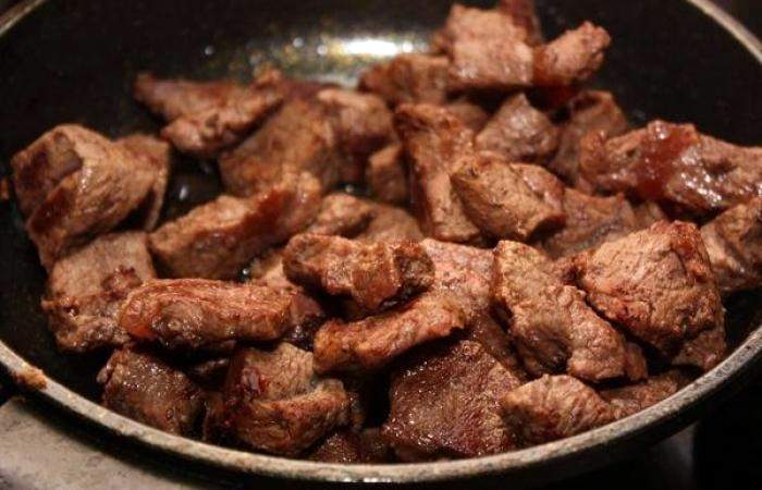 Рецепт Тушеная говядина с картофелем в горшочках  шаг-2