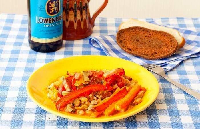 Рецепт Вкусная тушеная капуста с копченостями Готовим Мясо Вкусная тушеная капуста с копченостями