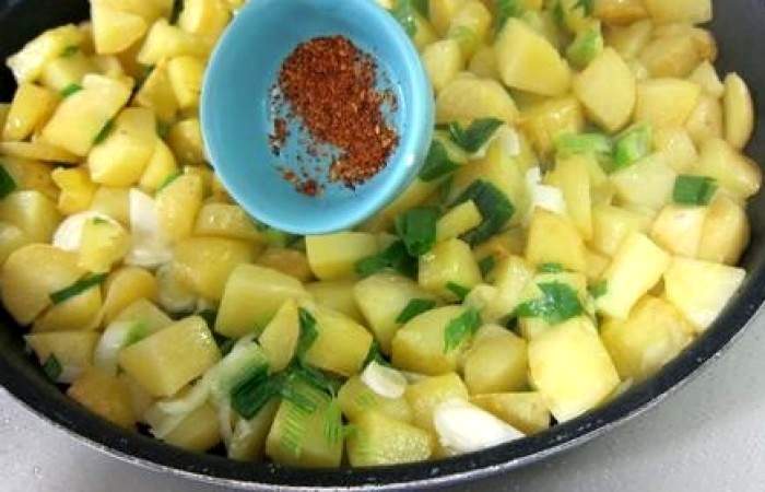Рецепт Яичница с горошком и картофелем шаг-7