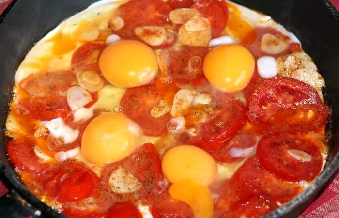 Рецепт Яичница с помидорами шаг-6