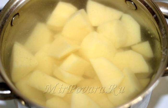 Рецепт Запеченный картофель в сметане в духовке шаг-3
