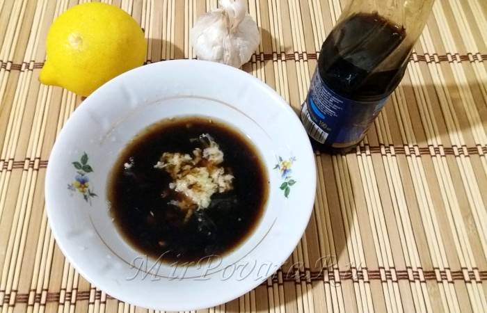 Рецепт Жареные осьминоги в чесночно-соевом маринаде шаг-3