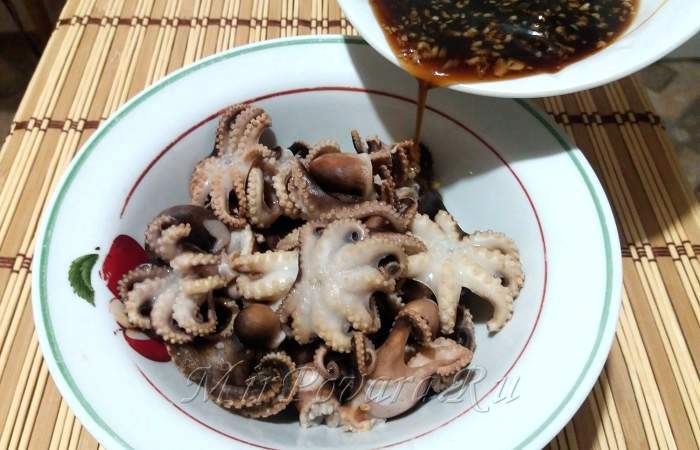 Рецепт Жареные осьминоги в чесночно-соевом маринаде  шаг-4
