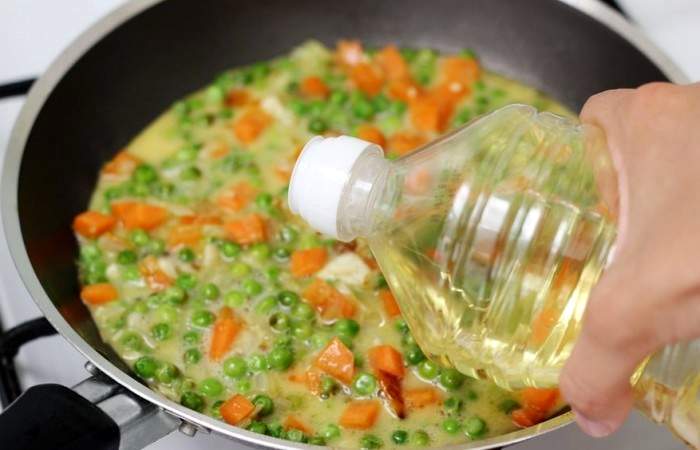 Рецепт Жареный рис с курицей и овощами шаг-9