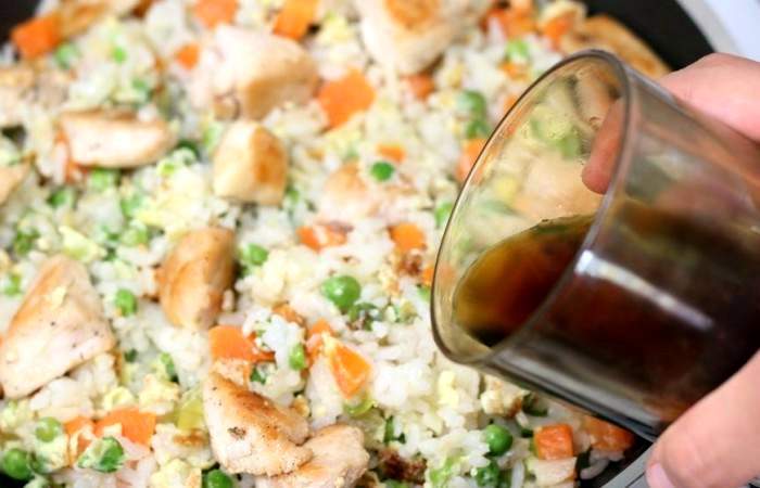 Рецепт Жареный рис с курицей и овощами шаг-11