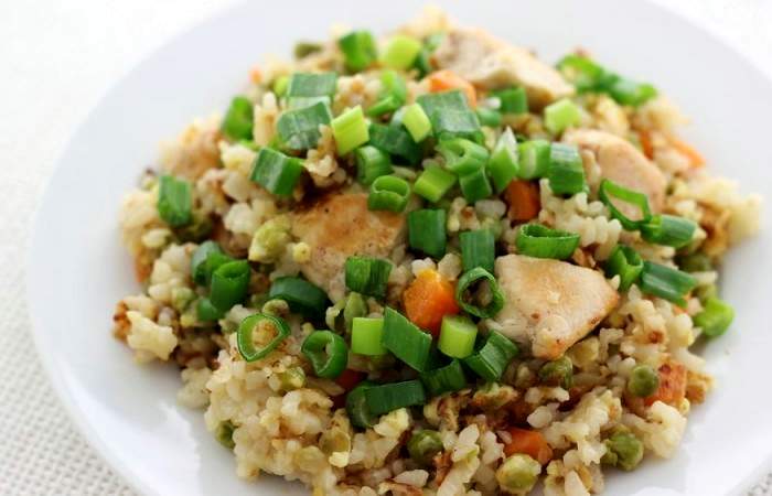 Рецепт Жареный рис с курицей и овощами шаг-13