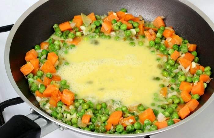 Рецепт Жареный рис с курицей и овощами шаг-8