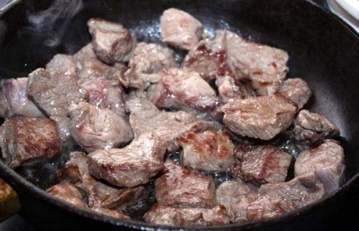 Рецепт Жареное мясо с баклажанами шаг-3