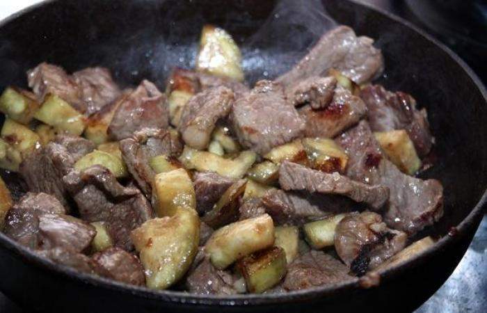 Рецепт Жареное мясо с баклажанами  шаг-4