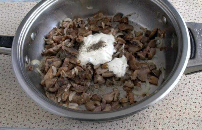 Рецепт Жульен с грибами в булочке шаг-6