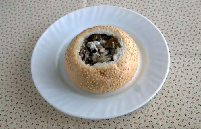 Рецепт Жульен с грибами в булочке шаг-8