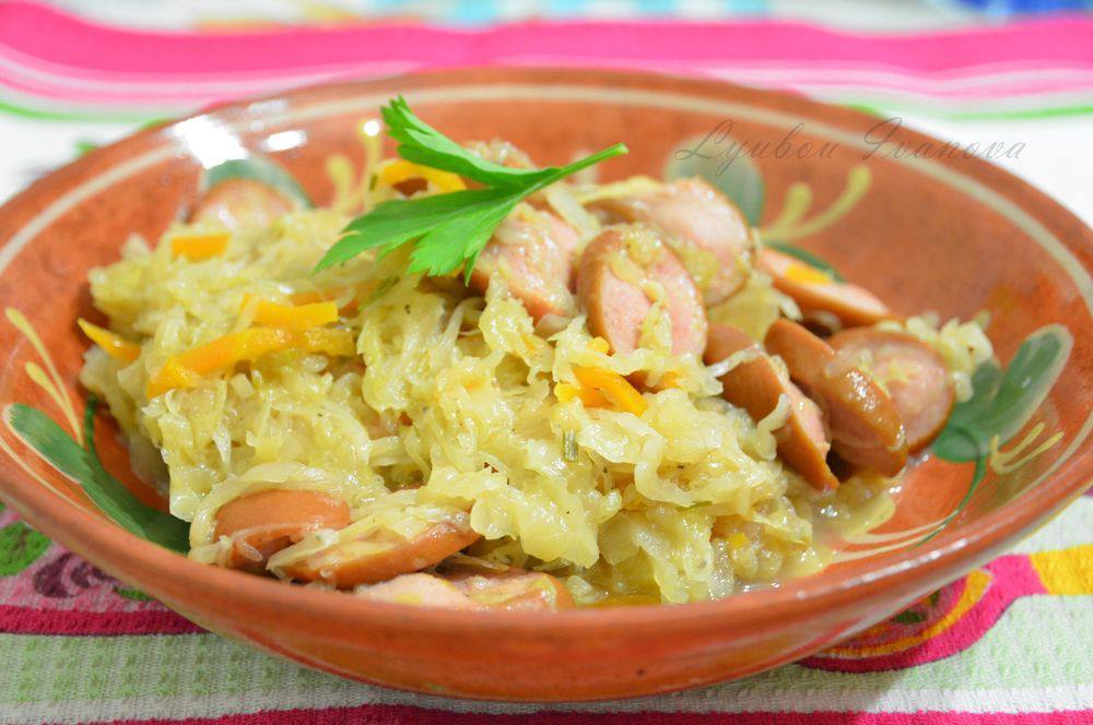 Рецепт Бюргерская тушеная капуста с сосисками и розмарином Готовим Мясо Бюргерская тушеная капуста с сосисками и розмарином