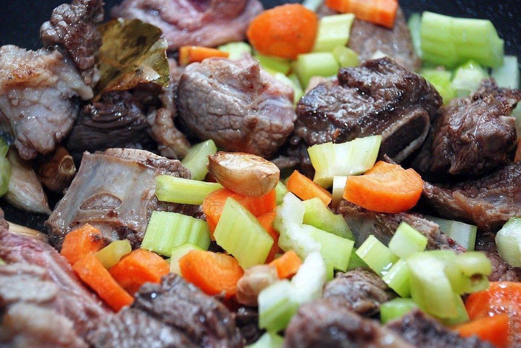 Рецепт Говядина, тушеная с сельдереем Готовим Мясо Говядина, тушеная с сельдереем