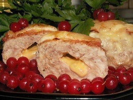Рецепт Котлетки из индейки, фаршированные сыром, под шубкой Готовим Мясо Котлетки из индейки, фаршированные сыром, под шубкой