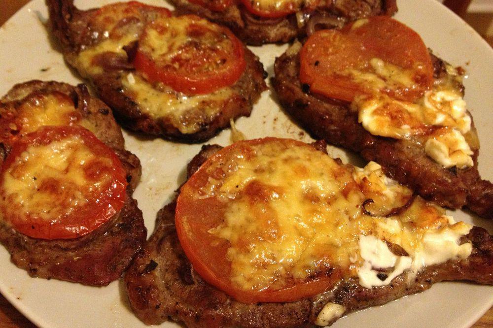 Рецепт Мясо по‑французски с луком и помидорами Готовим Мясо Мясо по‑французски с луком и помидорами