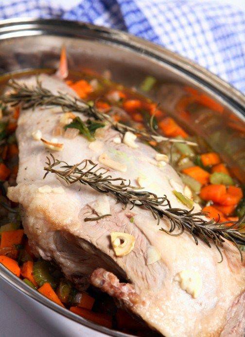 Рецепт Нашпигованная чесноком баранина с розмарином Готовим Мясо Нашпигованная чесноком баранина с розмарином