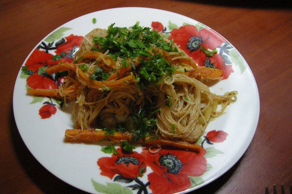 Рецепт Рисовая лапша, обжаренная с овощами Готовим Вегетарианские Рисовая лапша, обжаренная с овощами