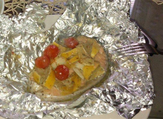 Рецепт Запеченный в фольге лосось с черри и лимоном Готовим Рыба Запеченный в фольге лосось с черри и лимоном