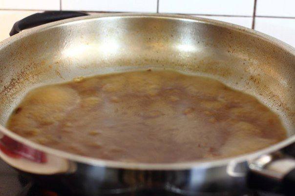 Рецепт Крученики с грибами в сметанном соусе шаг-7
