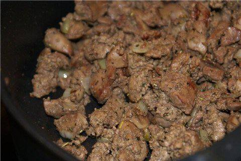 Рецепт Куриная печень с овощами в горшочках  шаг-2