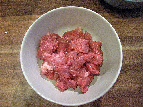Рецепт Мясо с перцем в сметане шаг-1