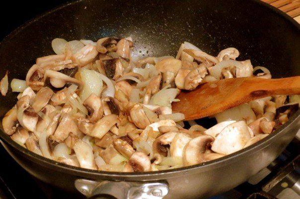 Рецепт Свинина по-строгановски с грибами шаг-1
