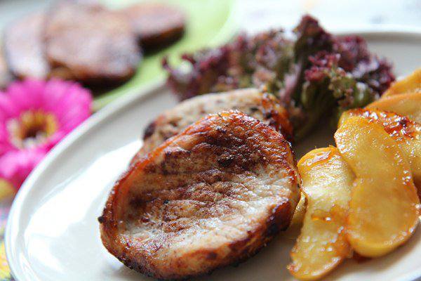 Рецепт Свиной стейк с карамелизированными яблоками Готовим Мясо Свиной стейк с карамелизированными яблоками