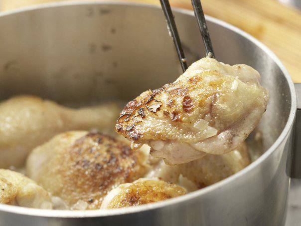 Рецепт Тушеная курица с горчицей и эстрагоном шаг-5