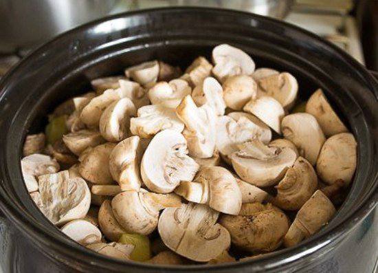 Рецепт Жаркое из свинины с грибами шаг-3