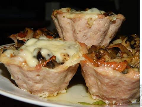 Рецепт Мясные корзиночки, фаршированные грибами с сыром шаг-1
