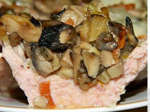 Рецепт Мясные корзиночки, фаршированные грибами с сыром  шаг-2