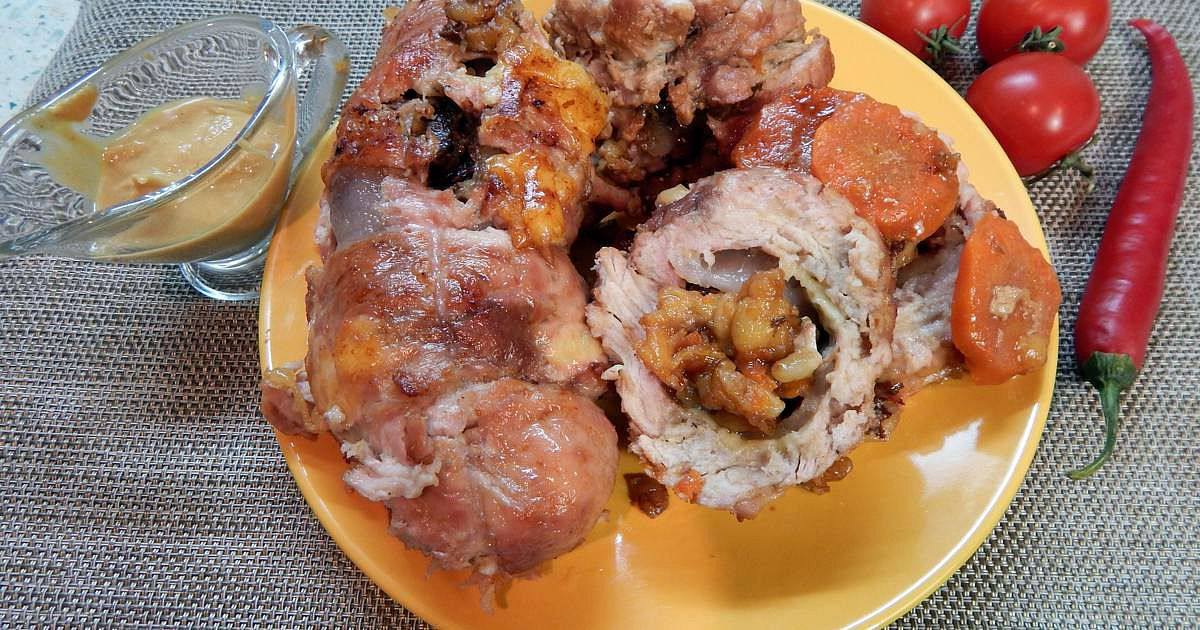 Рецепт Новогодняя закуска: Мясной рулет с орехами Готовим Мясо Новогодняя закуска: Мясной рулет с орехами
