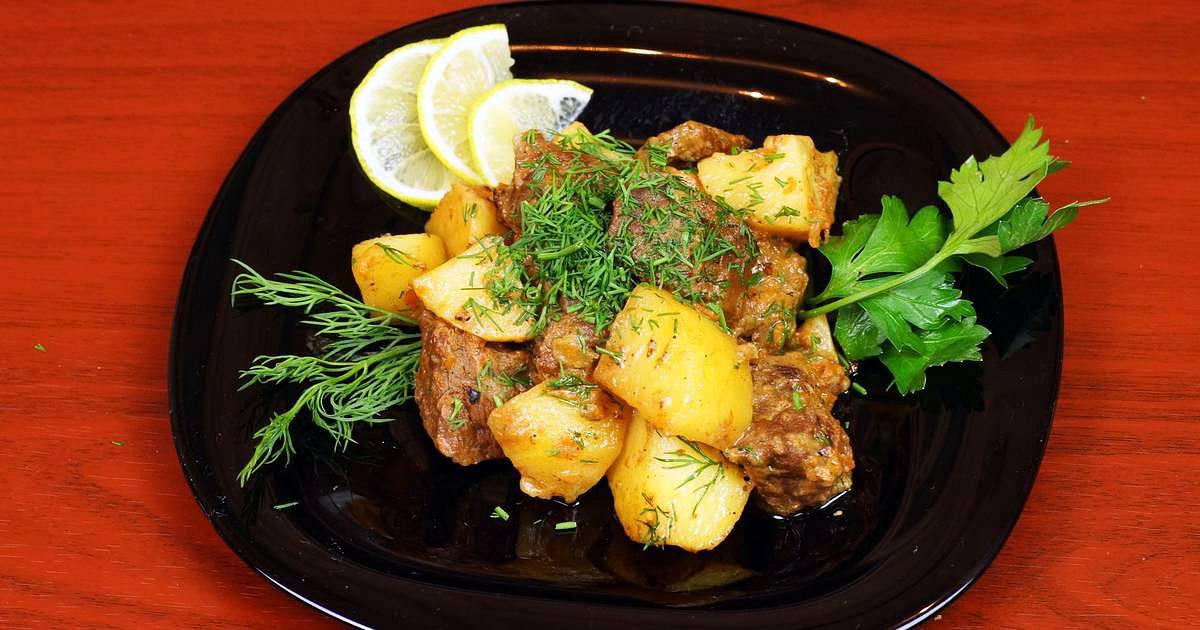Рецепт Мясо в горшочках с картошкой к Новому Году Готовим Мясо Мясо в горшочках с картошкой к Новому Году