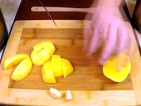Рецепт Мясо в горшочках с картошкой к Новому Году шаг-9