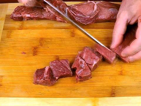 Рецепт Мясо в горшочках с картошкой к Новому Году шаг-3
